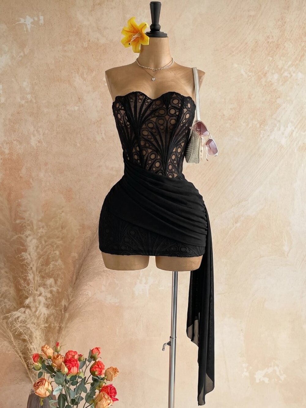 Black Elegant Women's Straplace Textured Ruched Bustier Mini Dress